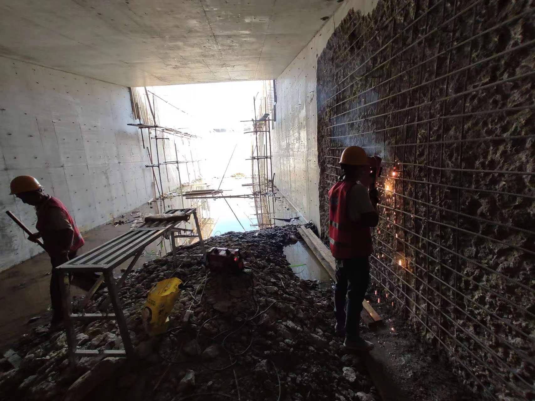 葫芦岛挖断承重墙导致楼体开裂，加固施工方案出炉